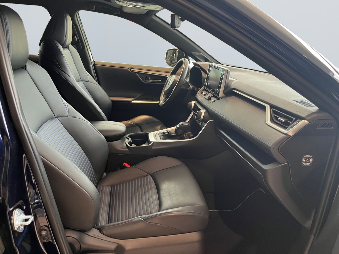 Toyota RAV 4 2.5 4x4 Hybrid Style - Samsaru's Car Outlet
