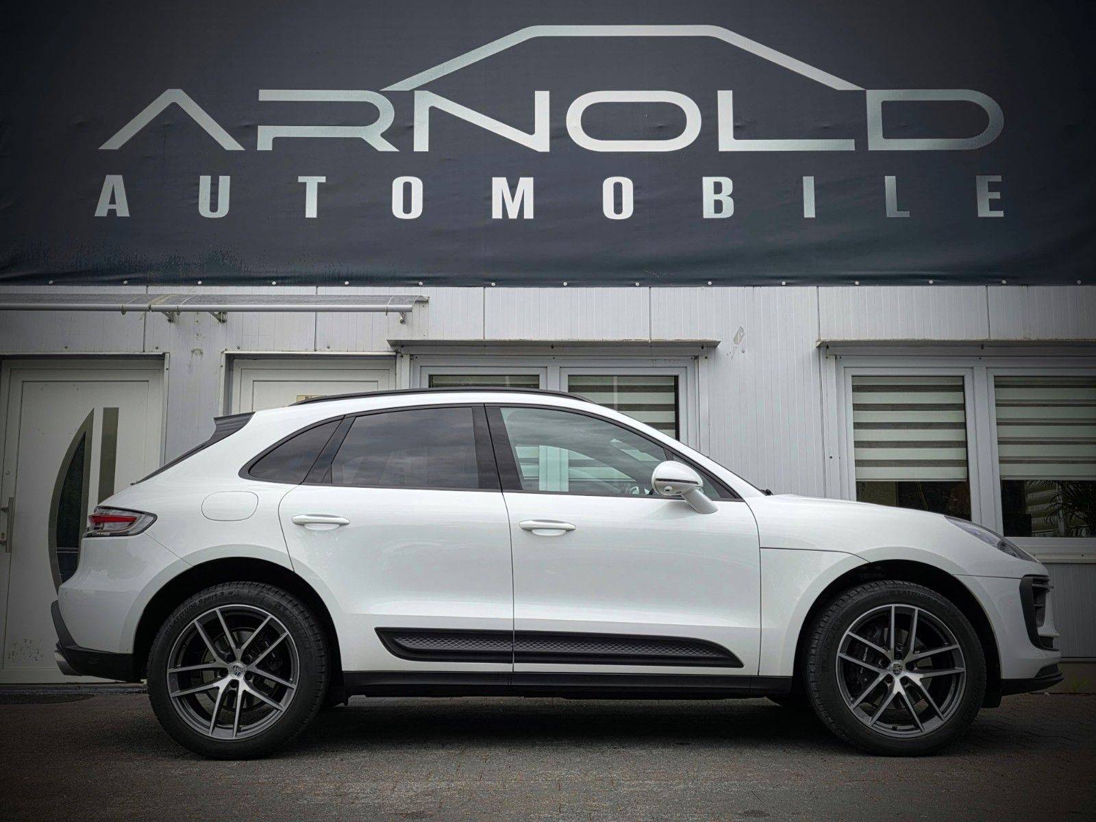 Porsche Macan - Samsaru's Car Outlet