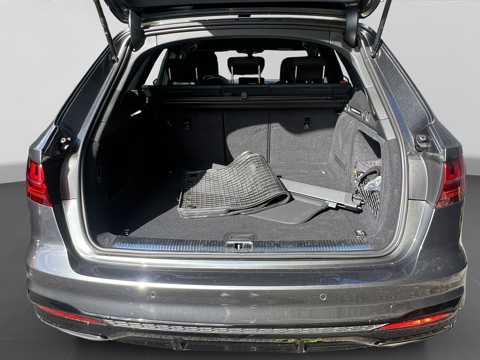 Audi A4 Avant 40 TFSI Q 2x S LINE MATRIX AHK LM19 KAM