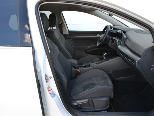 Volkswagen Golf VIII 1.5 TSI Style - Samsaru's Car Outlet