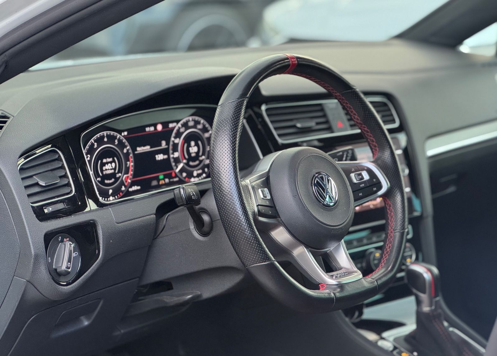 Volkswagen Golf VII GTI TCR - Samsaru's Car Outlet