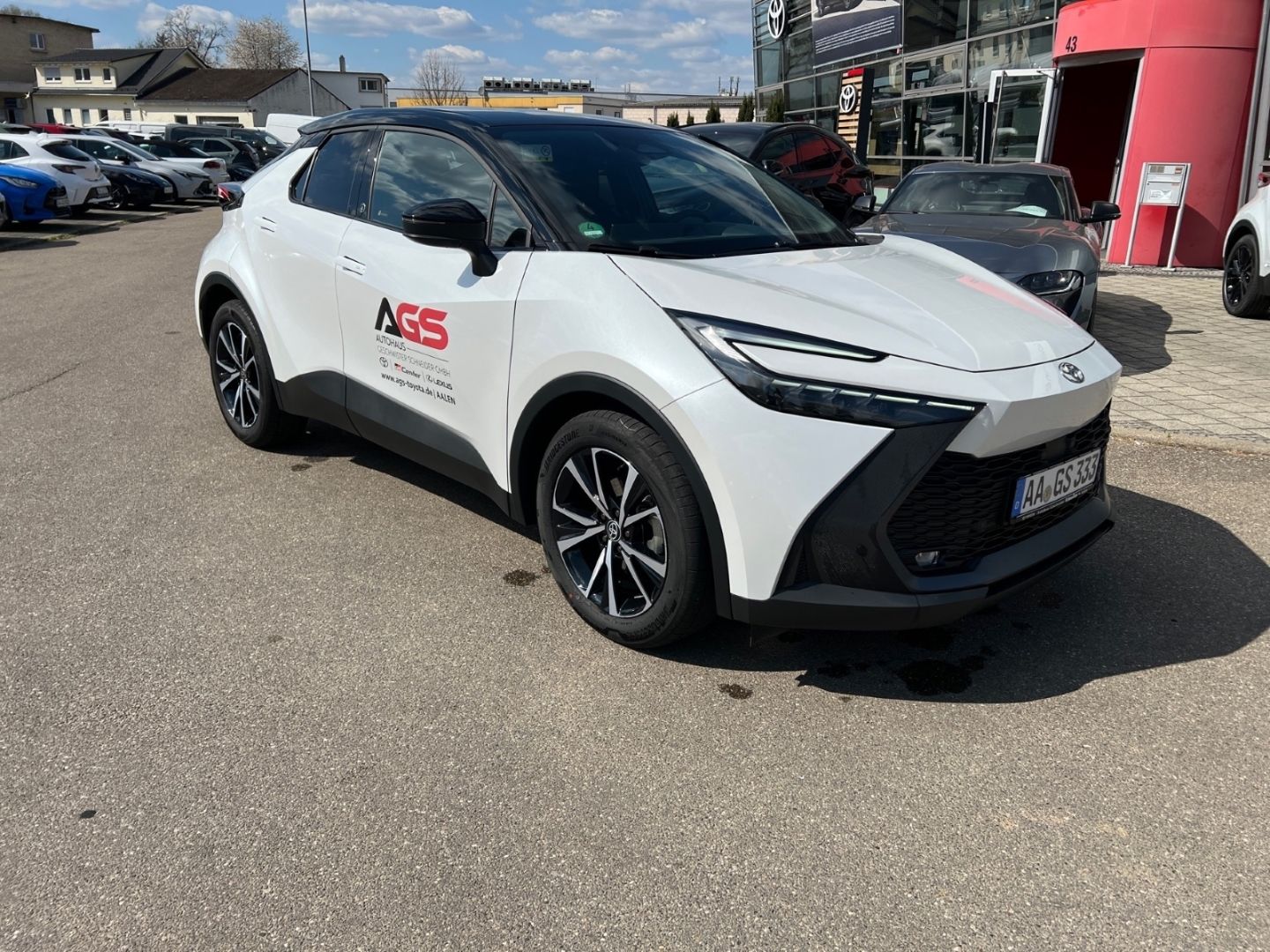 Toyota C-HR 1.8l Hybrid - Samsaru's Car Outlet