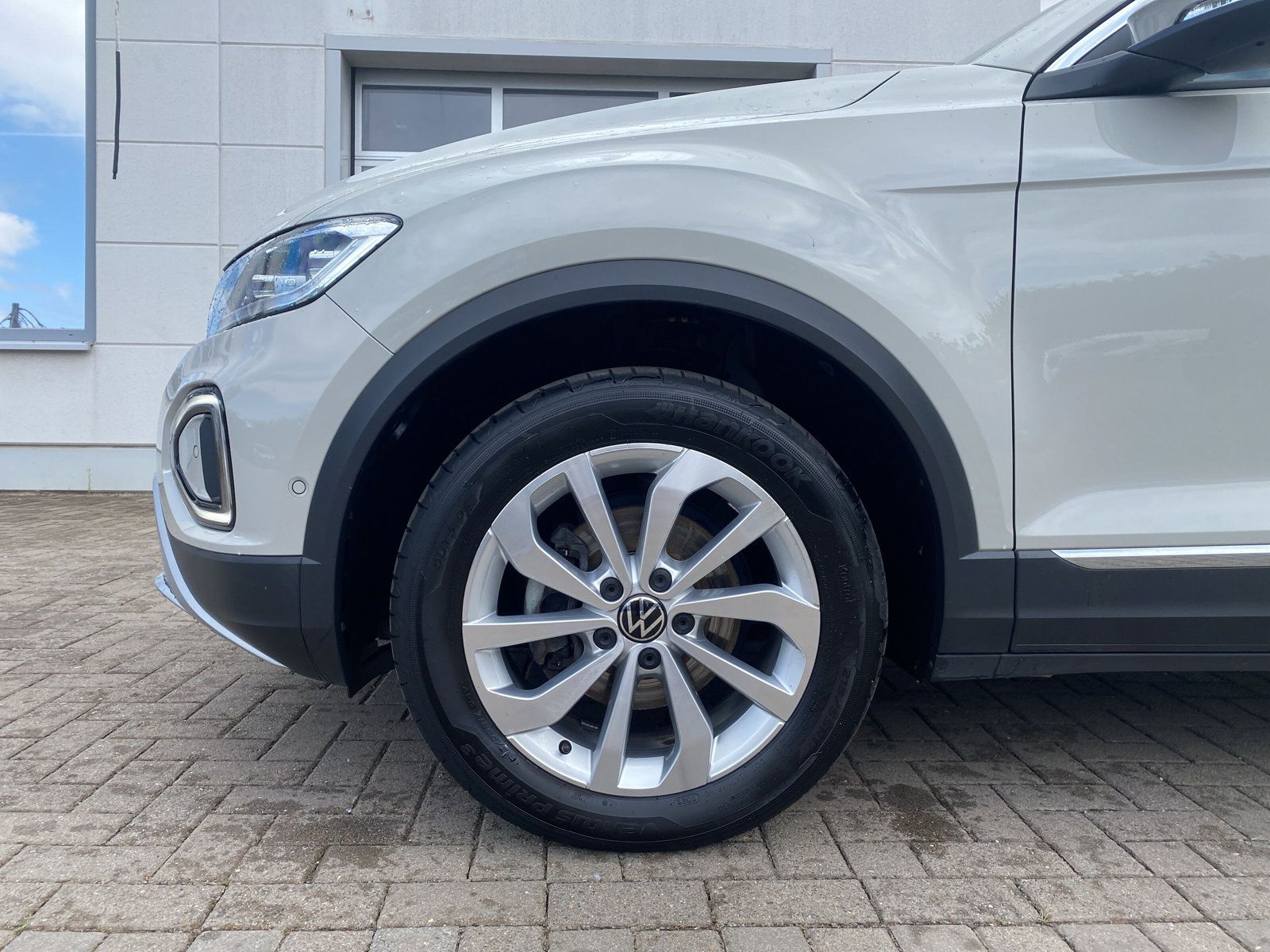 Volkswagen T-Roc 1.0 TSI Style - Samsaru's Car Outlet