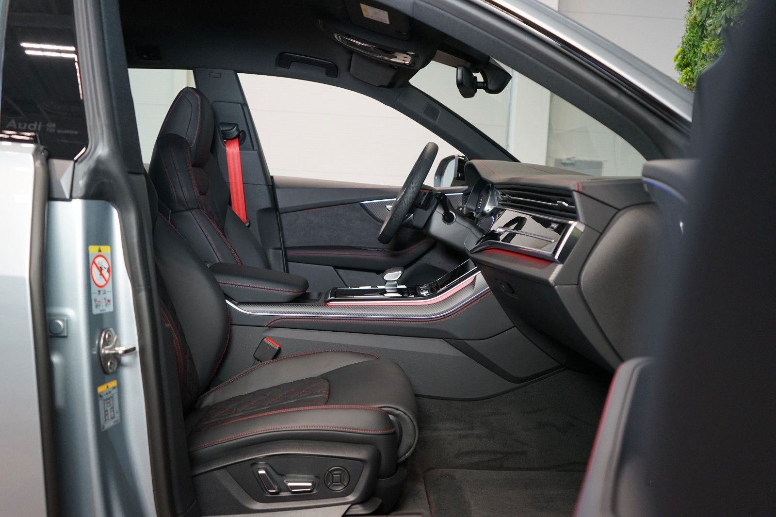 Audi Q8 50 TDI S-LINE - Samsaru's Car Outlet