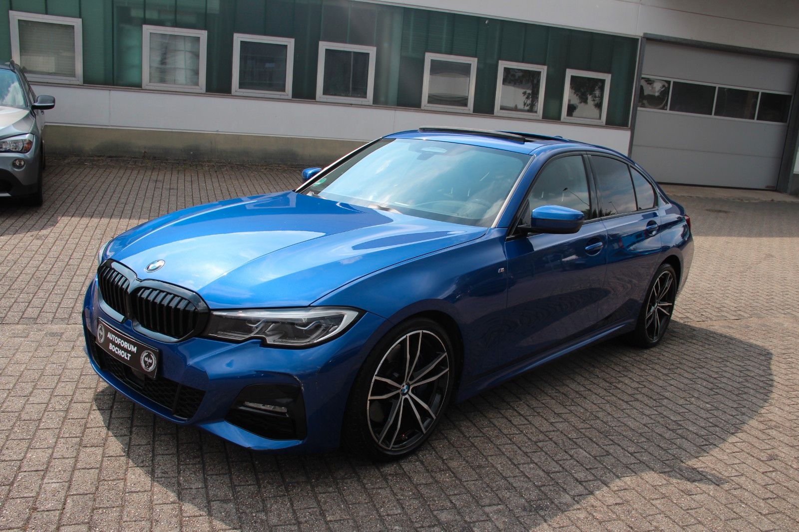 BMW 330 i Lim M Sport Shadow - Samsaru's Car Outlet
