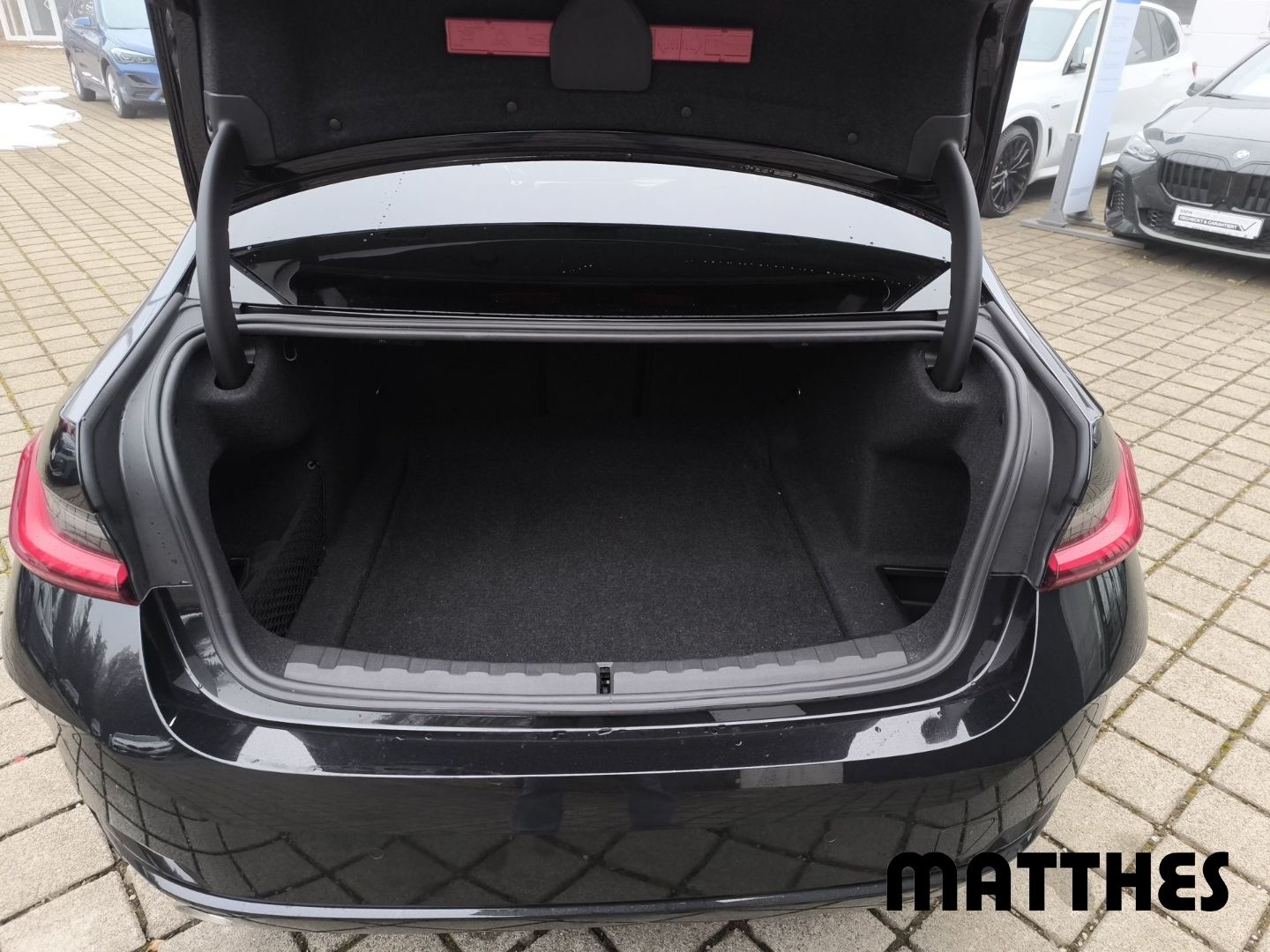 BMW 320 d xDrive Lendenwirbelstütze Ambiente-Beleuch