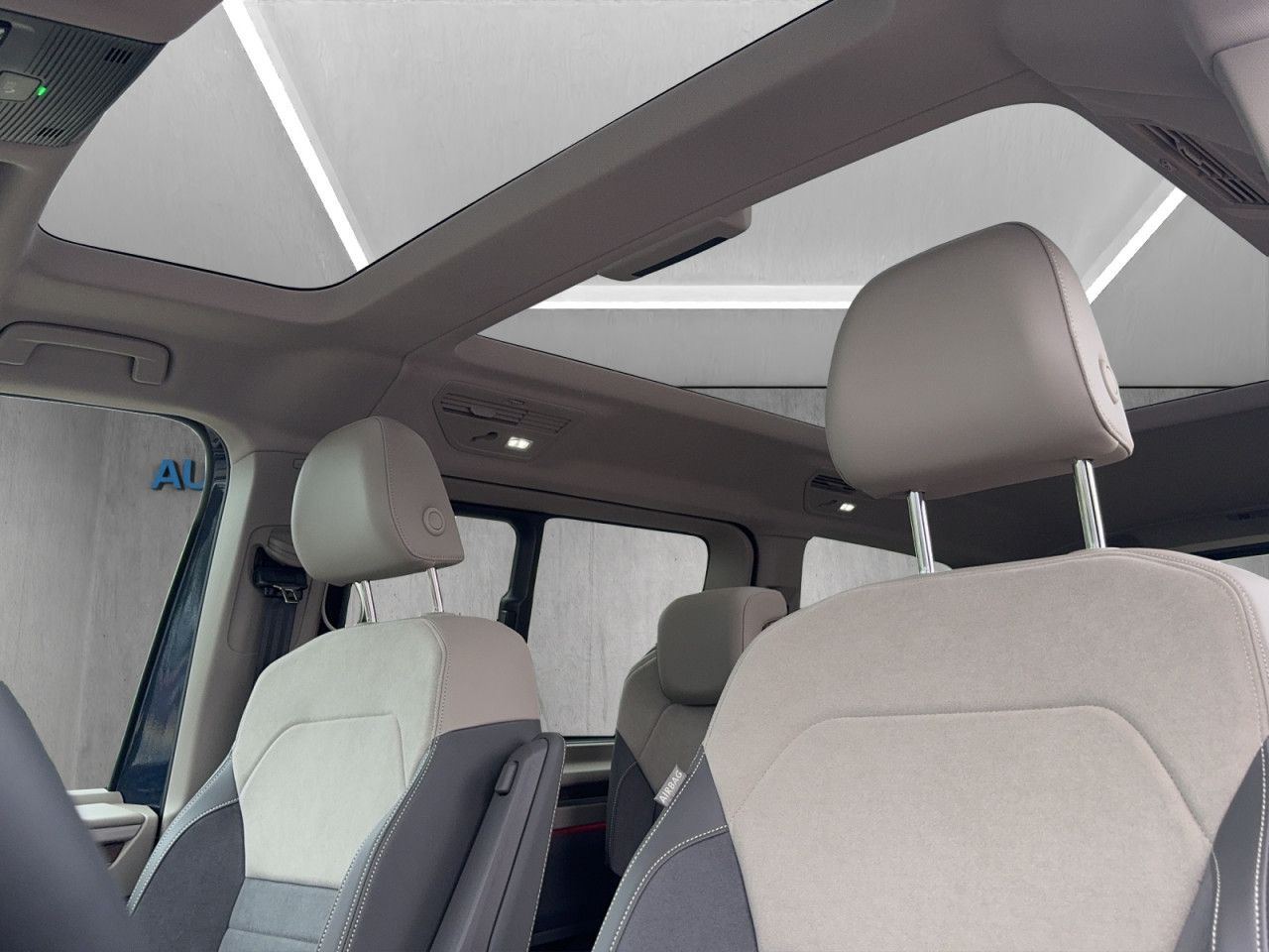 Volkswagen T7 Multivan 2.0 TDI - Samsaru's Car Outlet