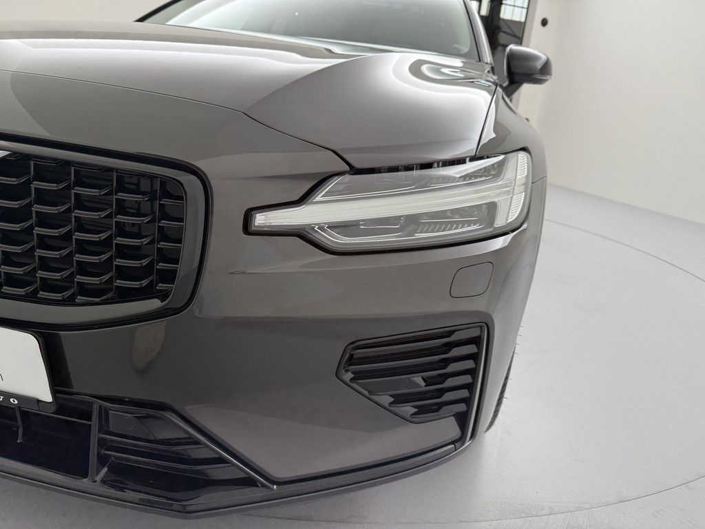 Volvo V60 T6 Plus Dark Recharge Plug-In Hybrid AWD