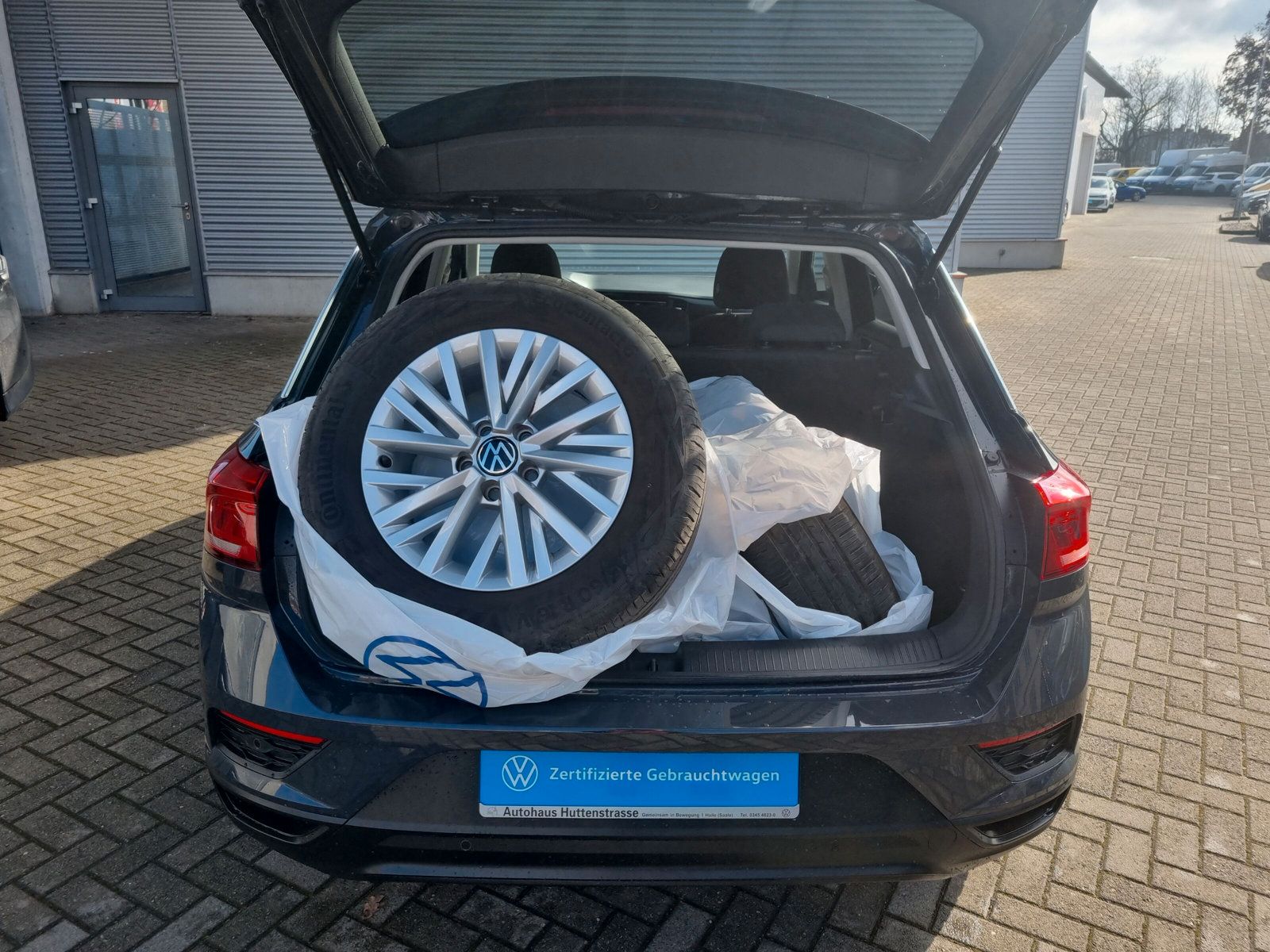 Volkswagen T-Roc 1.0 TSI - Samsaru's Car Outlet