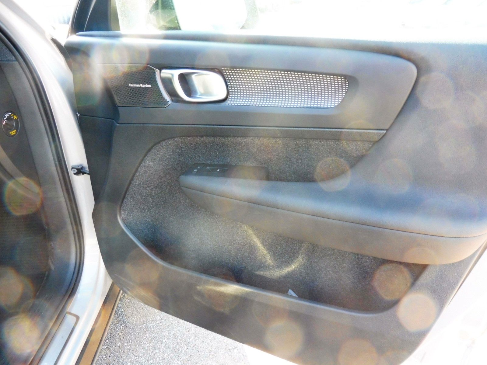 Volvo XC 40 B4 Plus Dark - Samsaru's Car Outlet