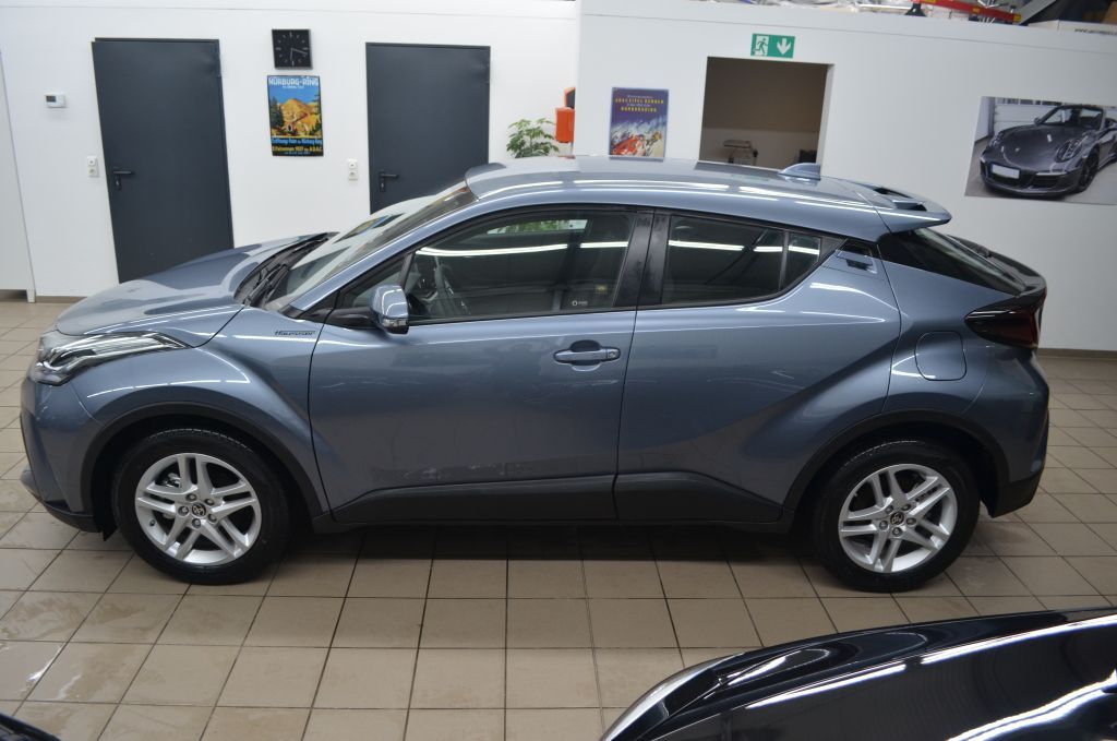 Toyota C-HR 1.8 Hybrid Flow+ - Samsaru's Car Outlet