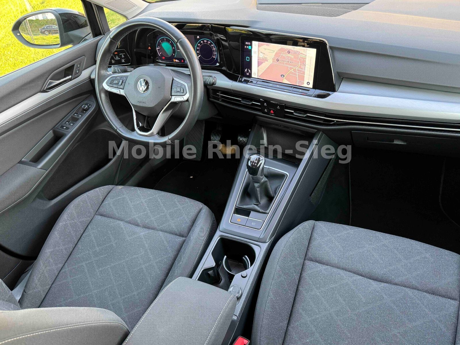 Volkswagen Golf 8 2.0 TDI Life - Samsaru's Car Outlet