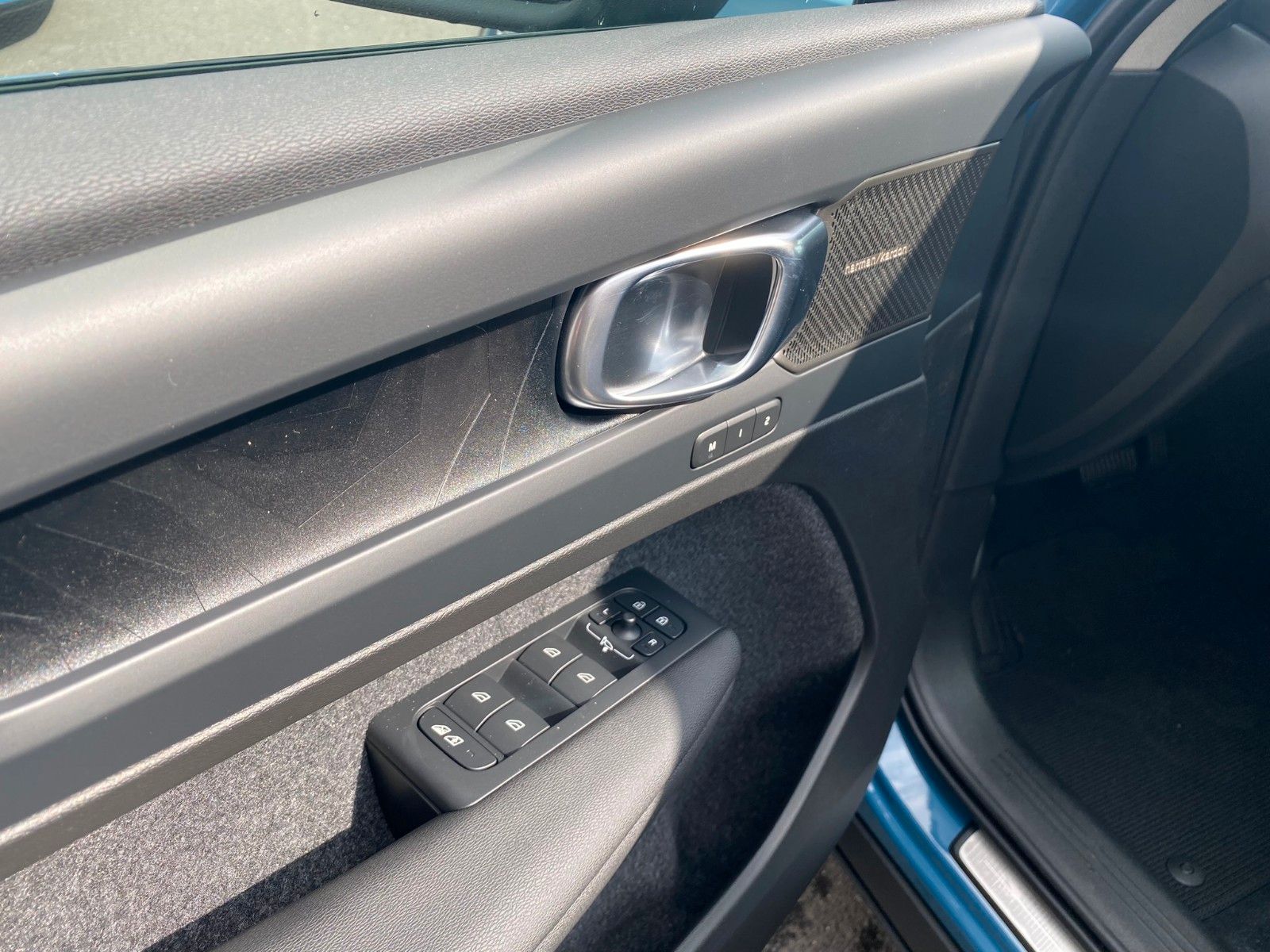 Volvo XC40 T5 Plus Dark Recharge Plug-In Hybrid 2WD