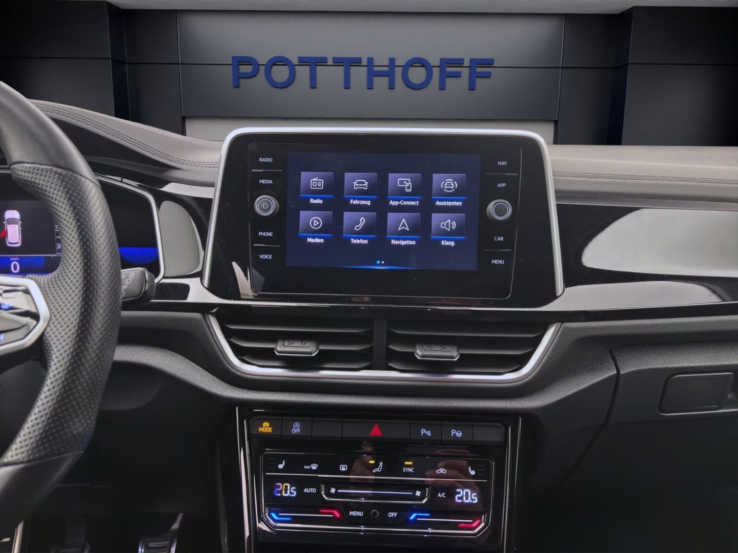 Volkswagen T-Roc 1.0 TSI R-LINE - Samsaru's Car Outlet