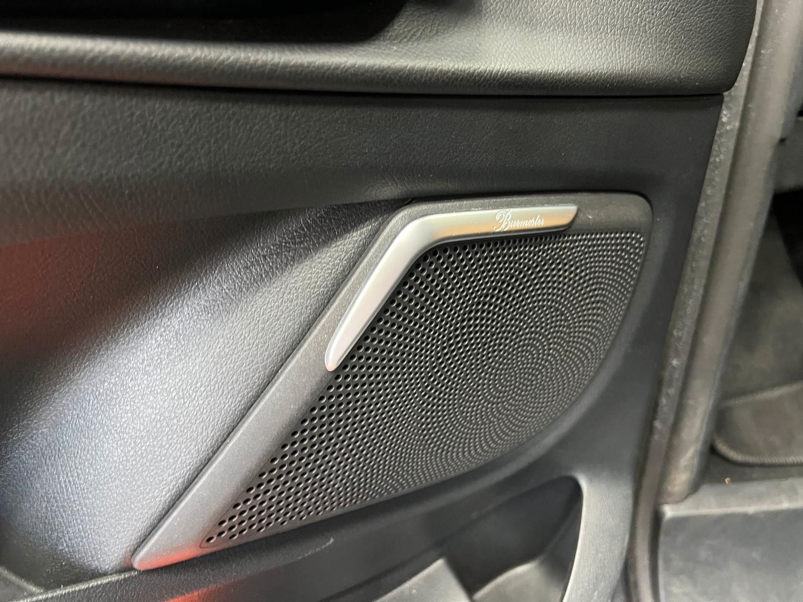 Mercedes-Benz V 250 d AVANTGARDE 4MATIC - Samsaru's Car Outlet