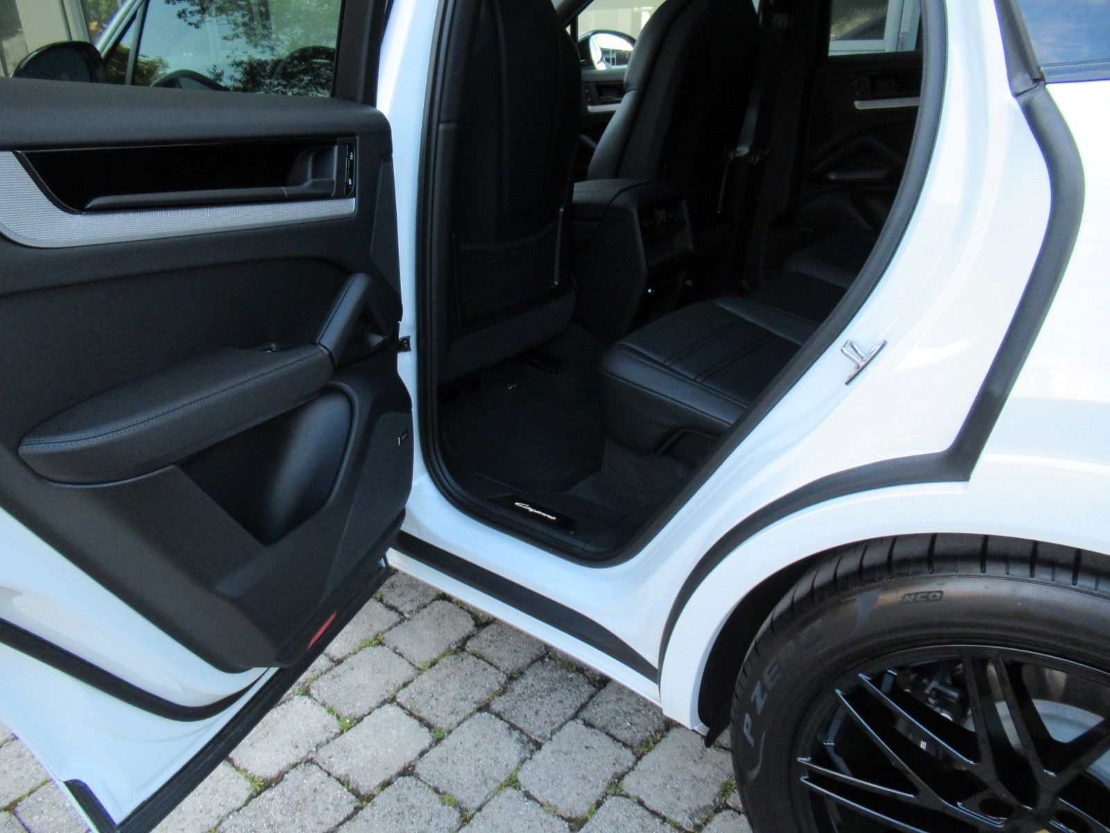 Porsche NEW COUPE E-H EXCL SPORTDESIGN BOSE+INNO AHK+GT