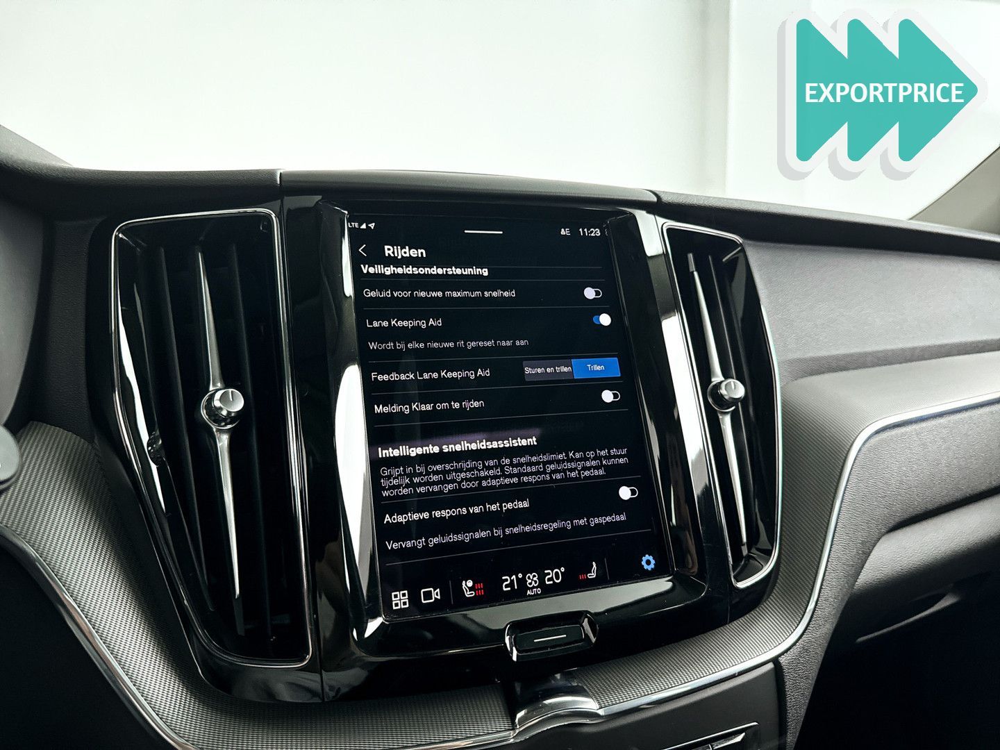 Volvo XC60 T6 Plug-in hybrid AWD Plus Dark | panorama