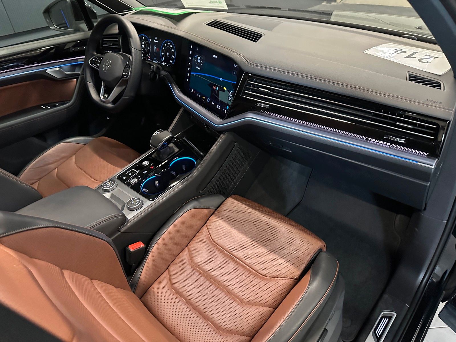 Volkswagen Touareg R-Line 4M - Samsaru's Car Outlet