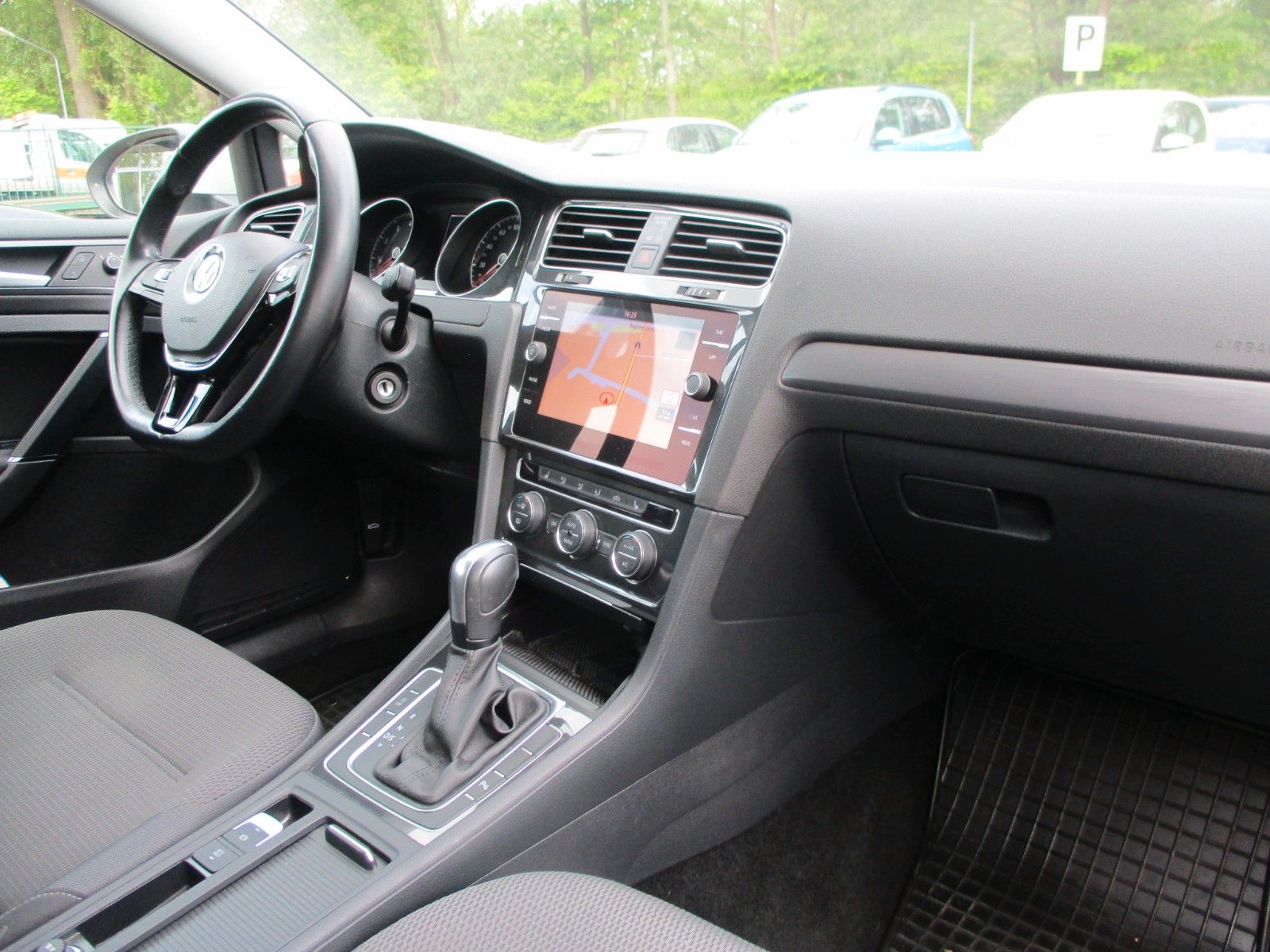 Volkswagen Golf VII Variant DSG - Samsaru's Car Outlet