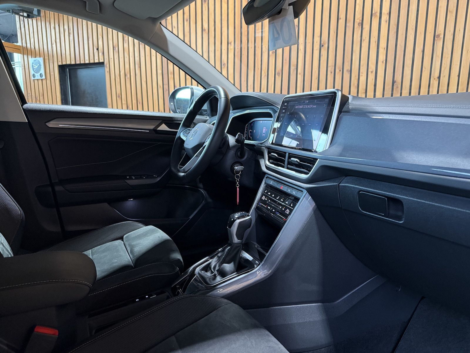 Volkswagen T-Roc 2.0 TDI Style - Samsaru's Car Outlet