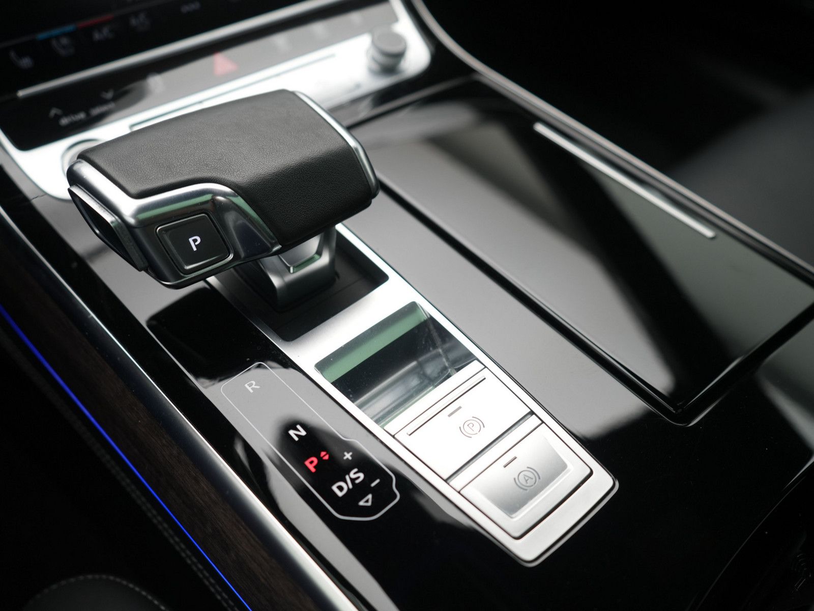 Audi A8 - Samsaru's Car Outlet