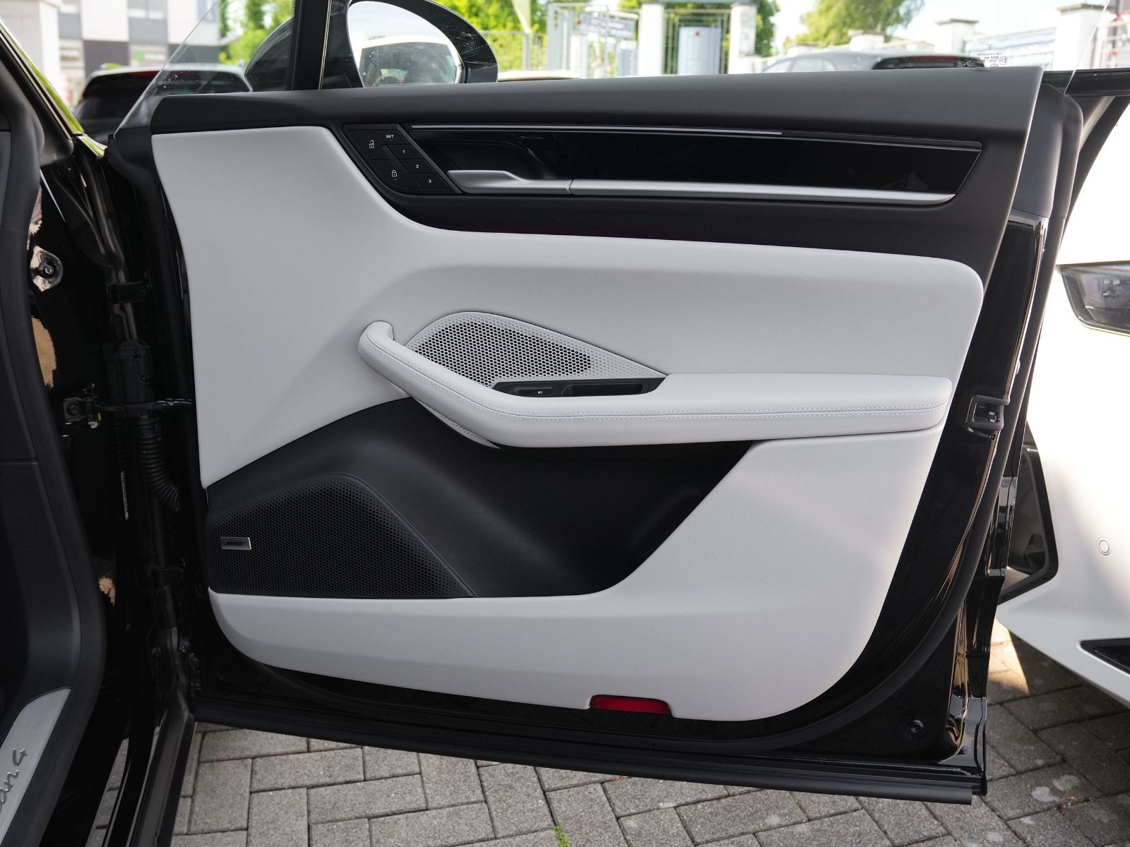 Porsche Macan 4 - Samsaru's Car Outlet