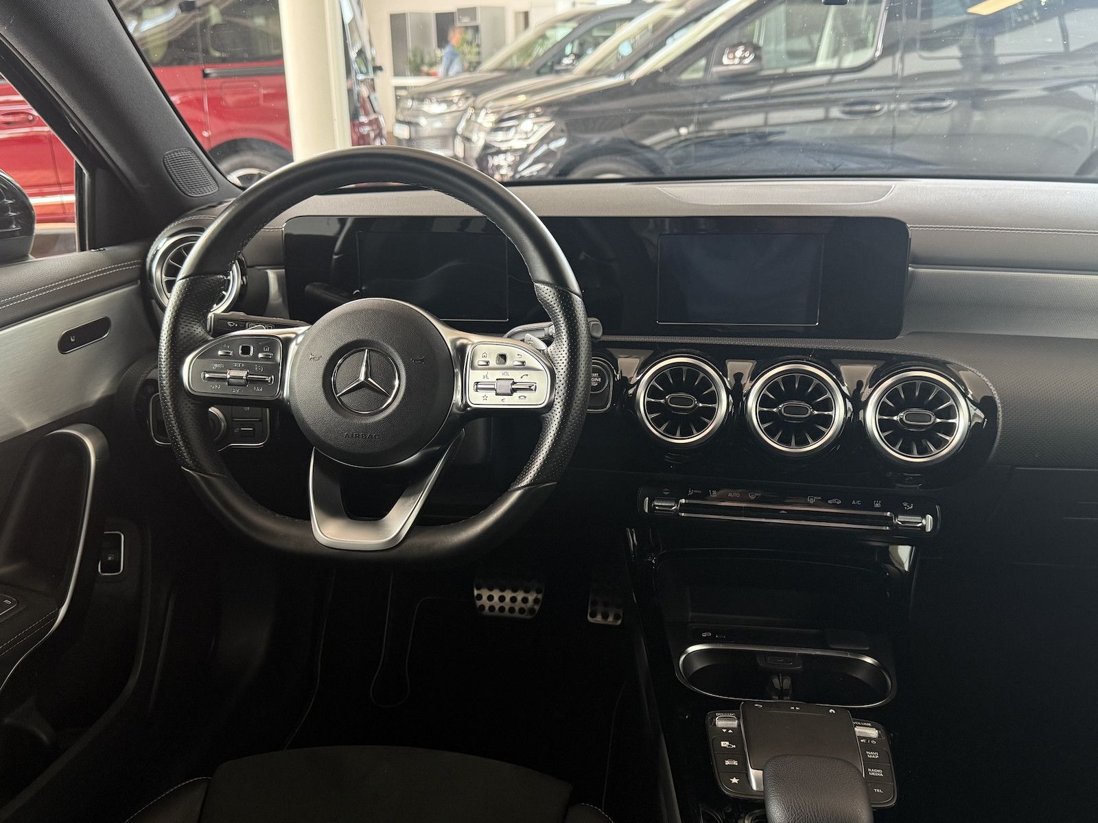 Mercedes-Benz A 250 e AMG-LINE - Samsaru's Car Outlet