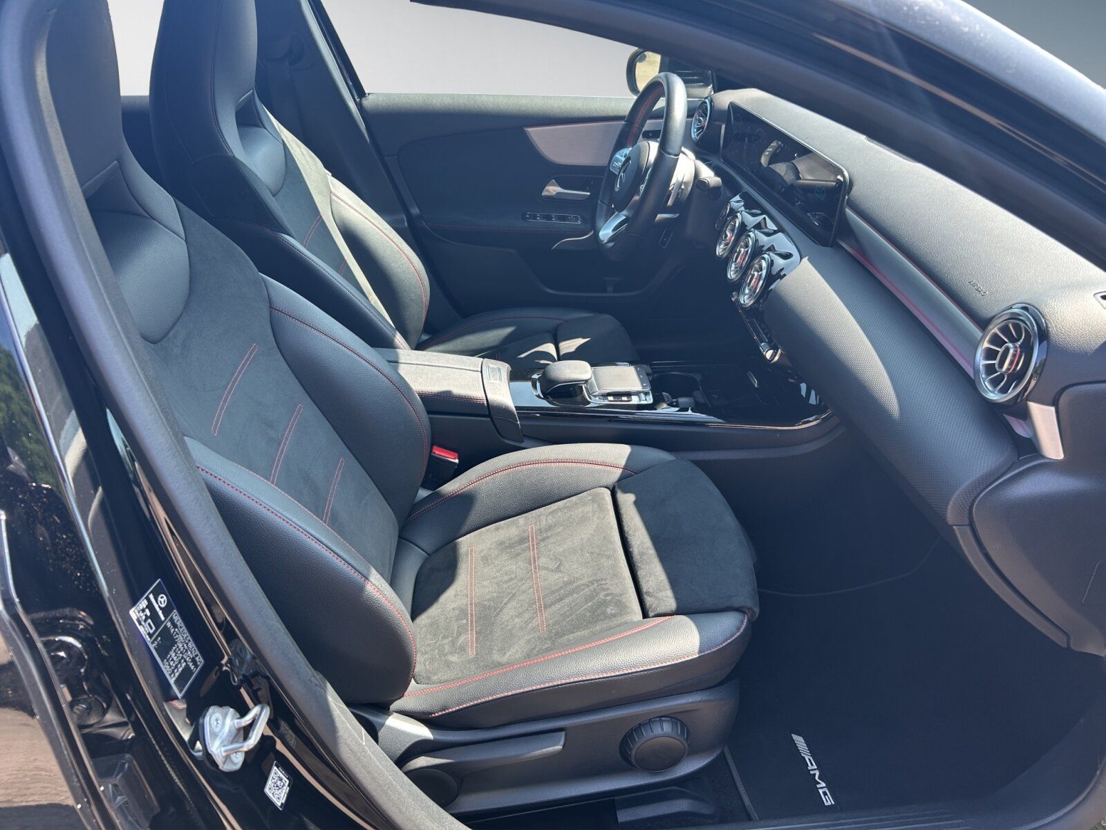 Mercedes-Benz A 250 e AMG-LINE - Samsaru's Car Outlet