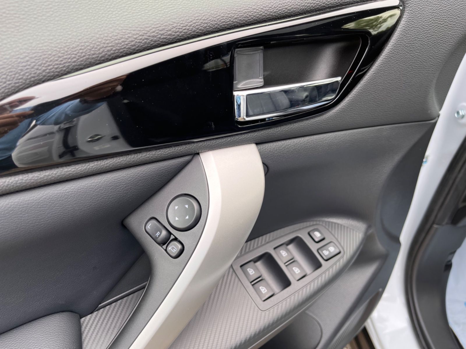 Mitsubishi Eclipse Cross Plug-in Hybrid Plus Select 4WD