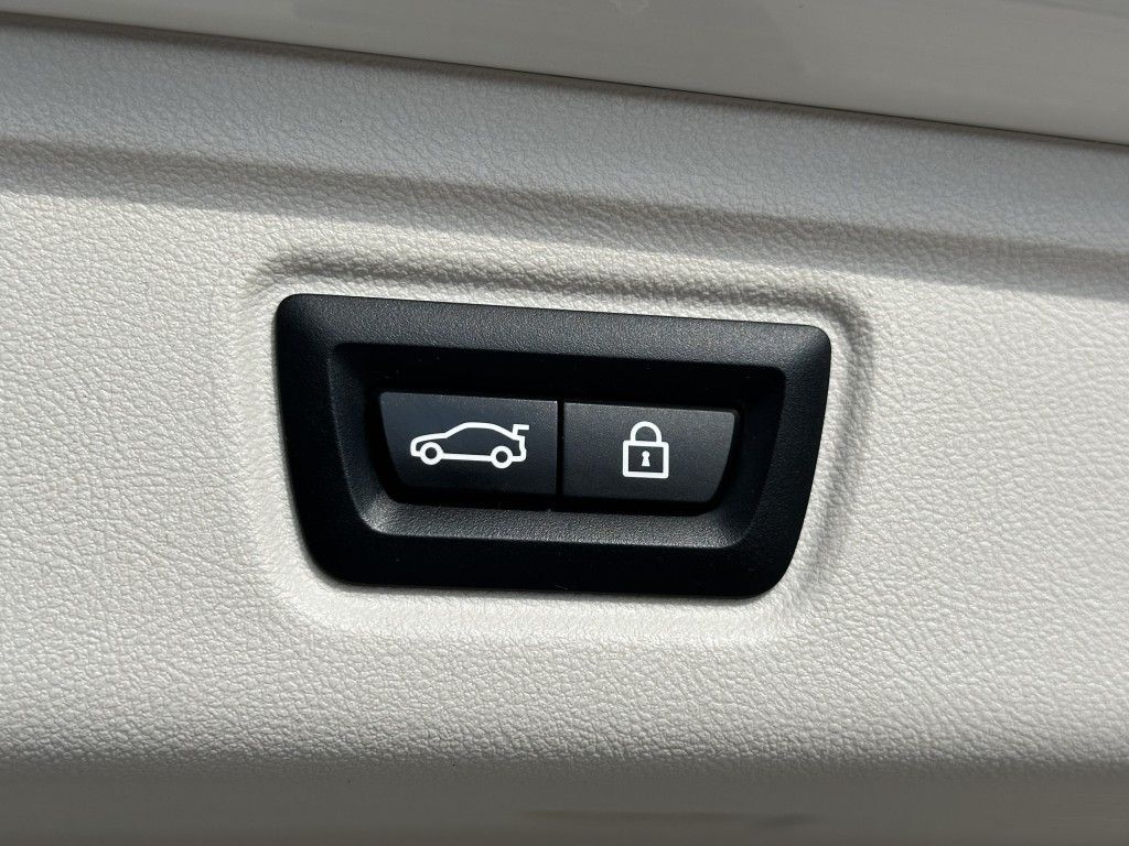 BMW 330 e Touring Aut Advantage - Samsaru's Car Outlet