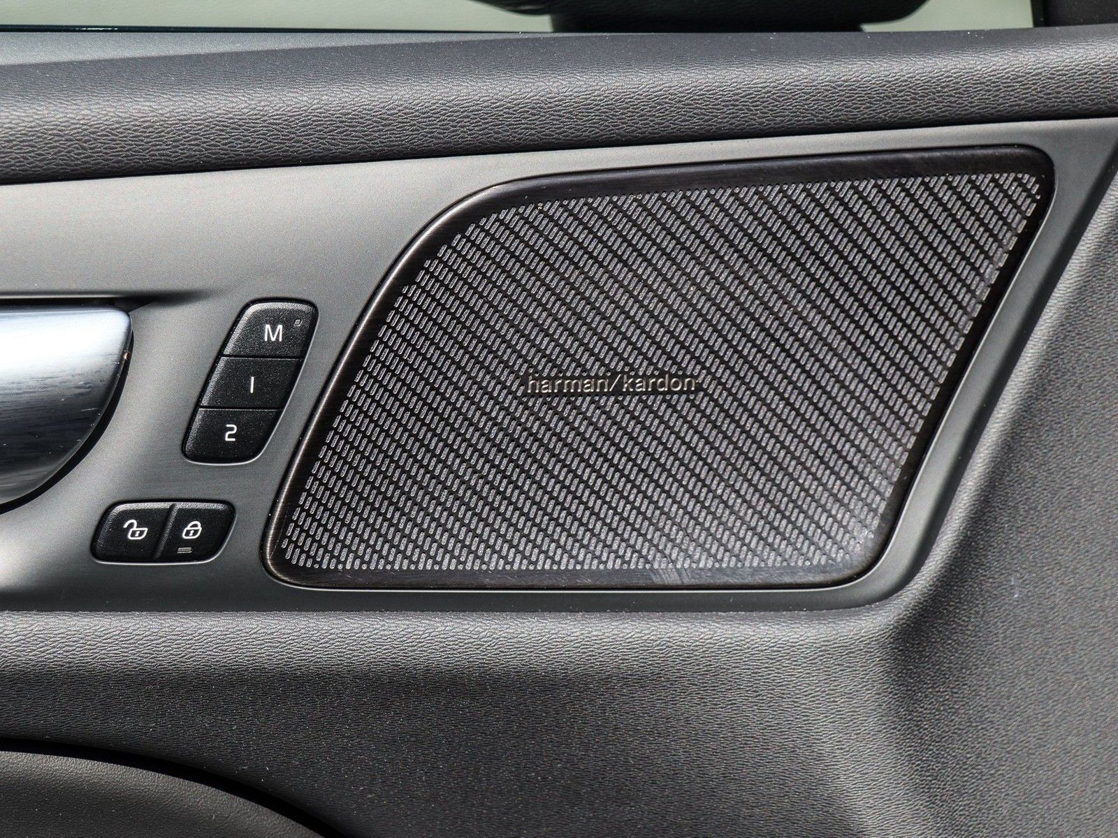 Volvo V60 T6 Recharge AWD Ultra Dark NP:76.940,-//AHK/