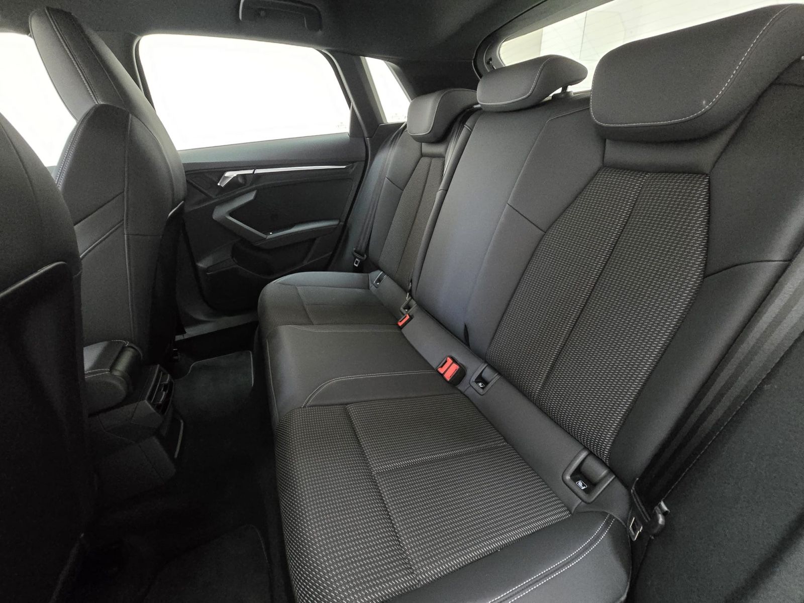 Audi A3 Sportback 30TFSI S-tronic S-Line Optik schwaz