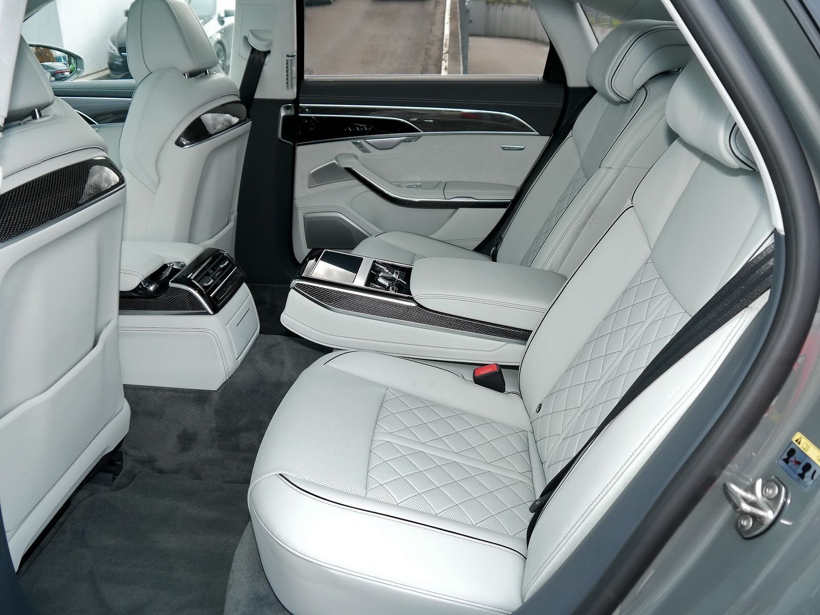 Audi A8 60 TFSIe quattro S line - Samsaru's Car Outlet