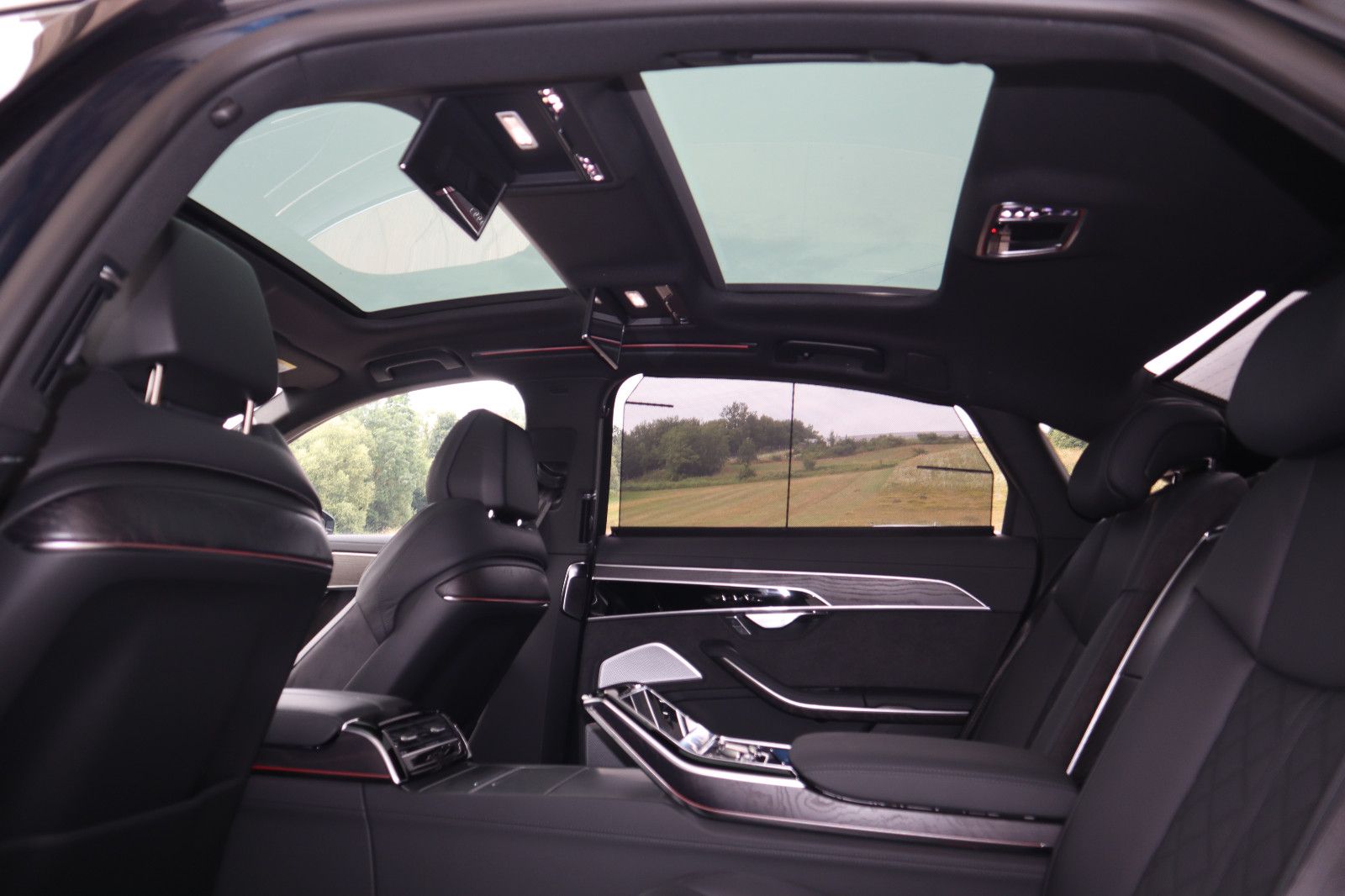 Audi A8L 60 TFSIe lang S-LINE - Samsaru's Car Outlet
