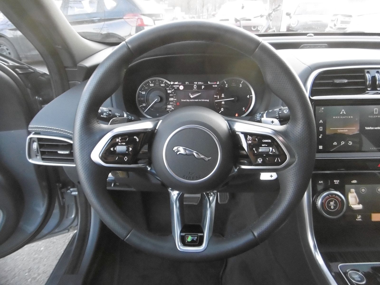 Jaguar XE R-Dynamic Black Edi. AWD AHK Leder el. Sitze