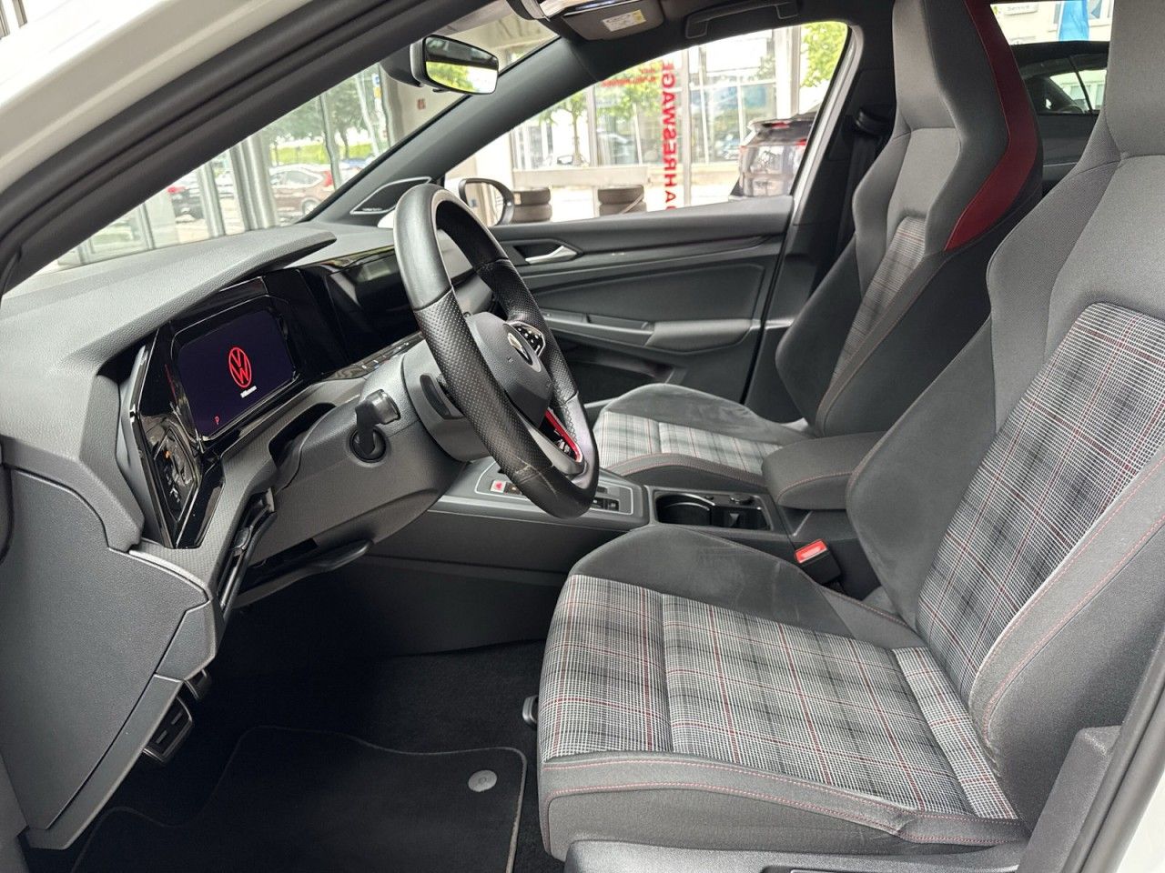 Volkswagen Golf VIII 2.0 GTI DSG - Samsaru's Car Outlet
