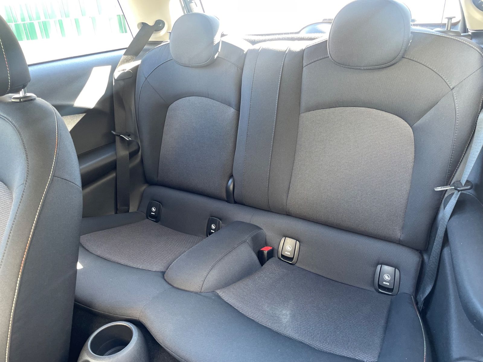 MINI Cooper - Samsaru's Car Outlet