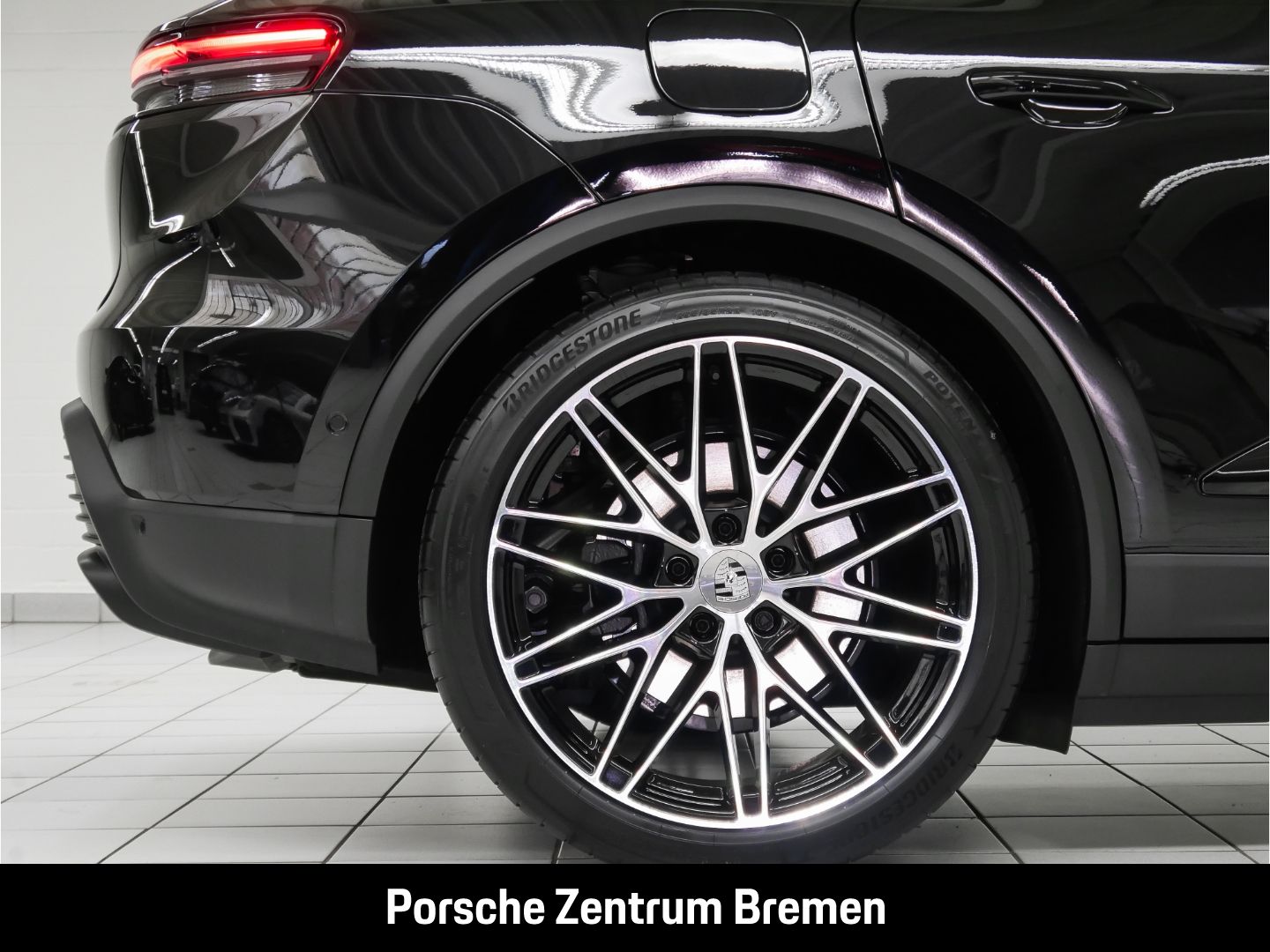 Porsche Macan 4 - Samsaru's Car Outlet