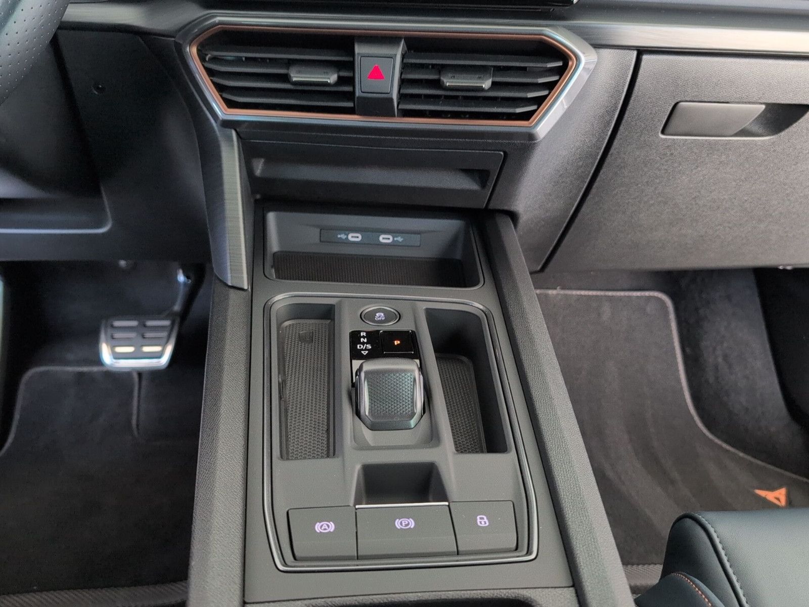 Cupra Formentor 2.0 TSI VZ AHK PANO LEDER CUP COPPER