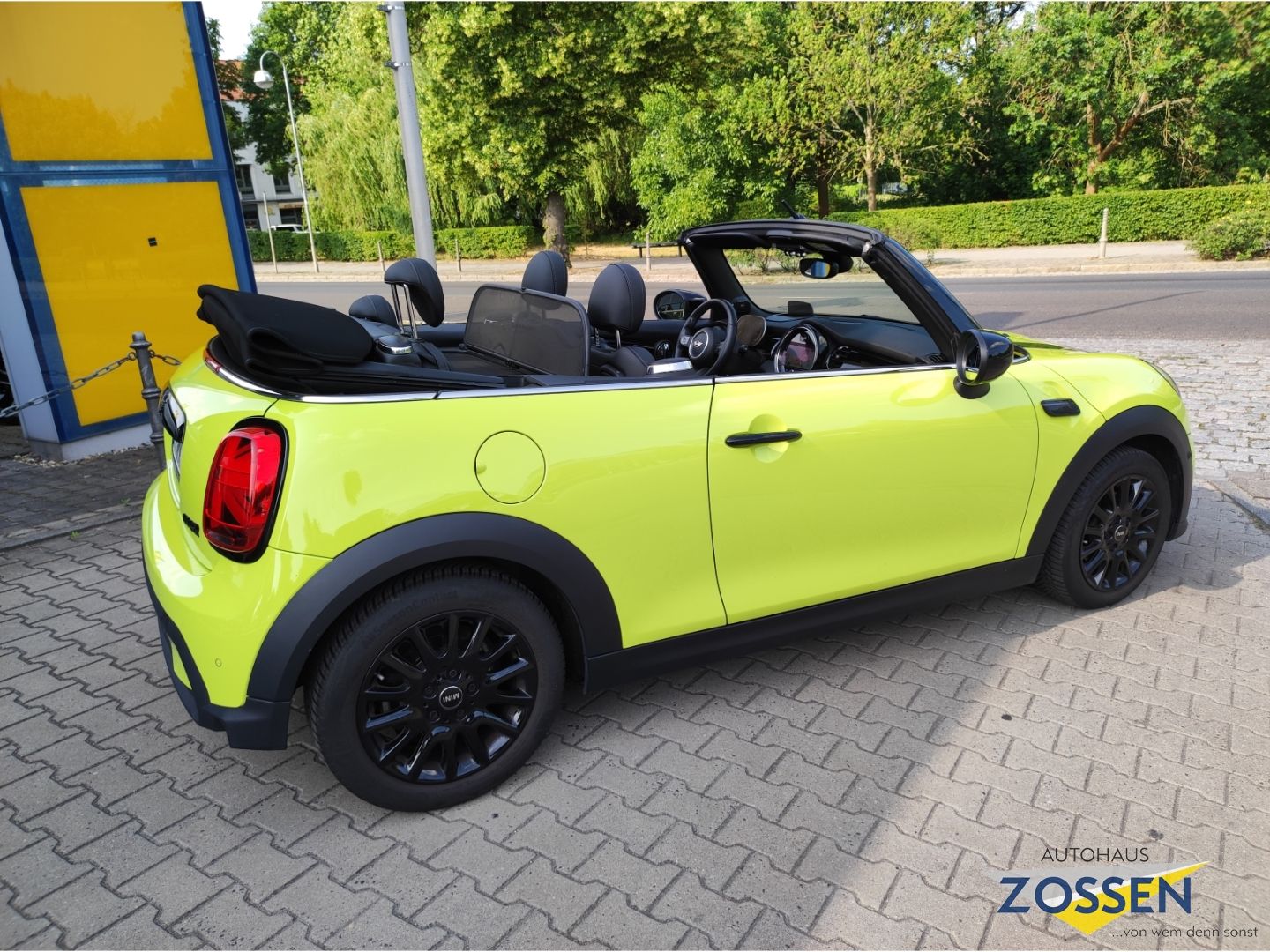 MINI Cooper Cabrio Classic - Samsaru's Car Outlet