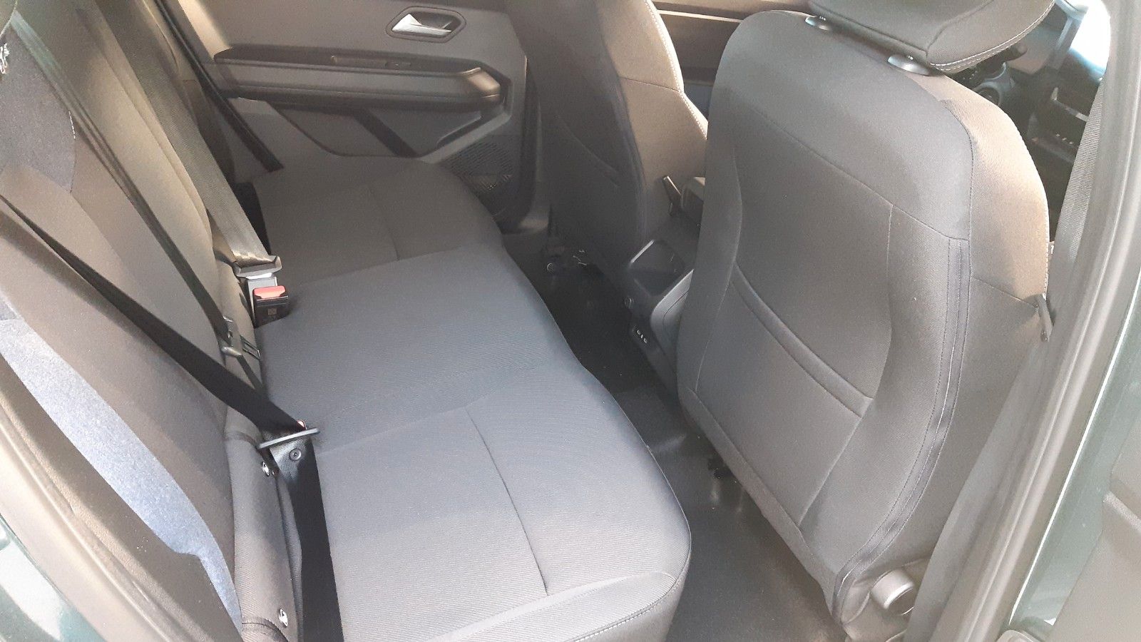 Dacia Duster HYBRID 140 - Samsaru's Car Outlet