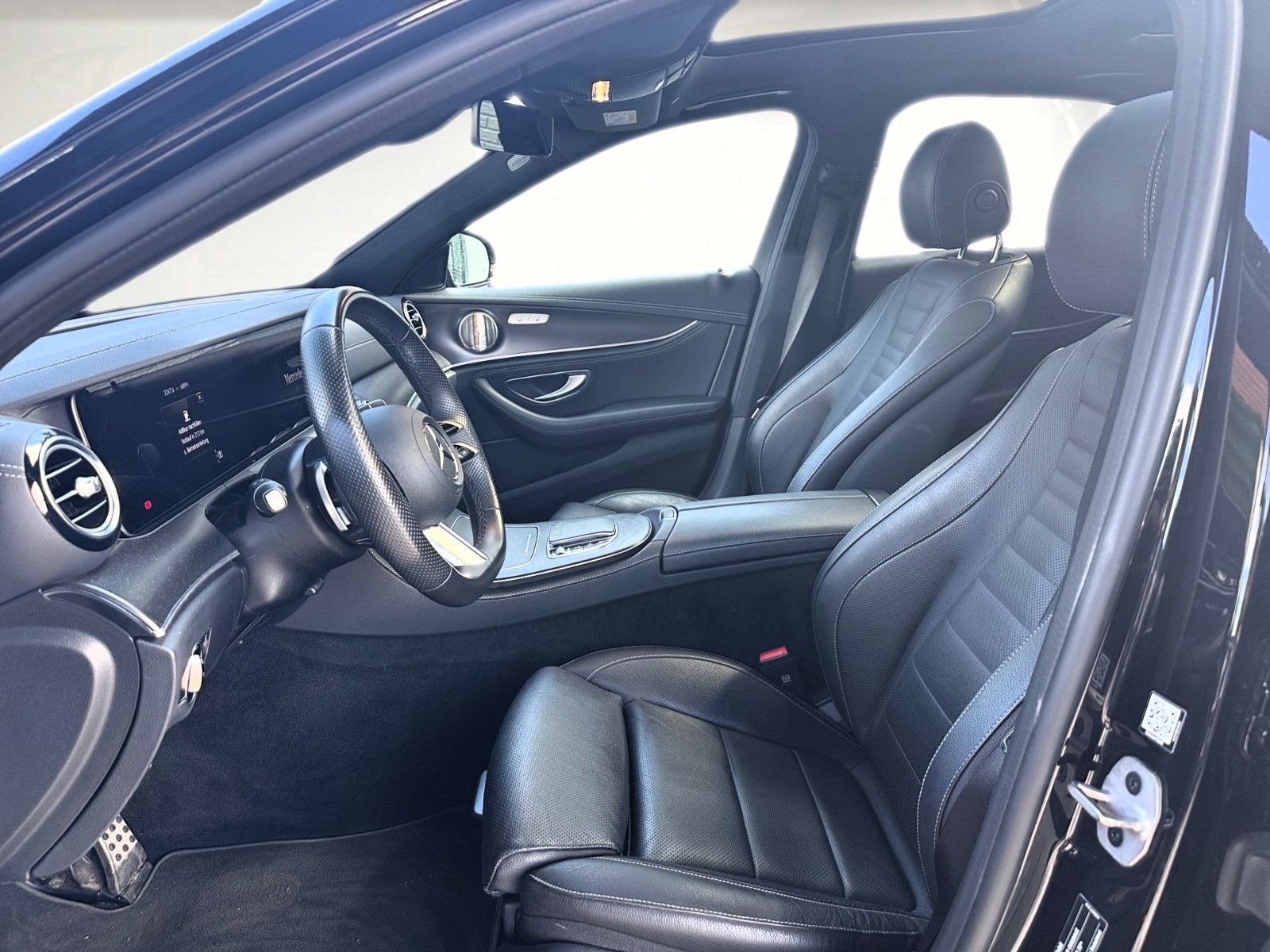 Mercedes-Benz E 220d 4MATIC AMG Line - Samsaru's Car Outlet