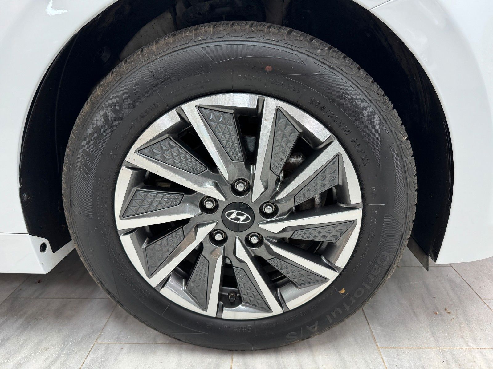 Hyundai IONIQ Style Elektro - Samsaru's Car Outlet