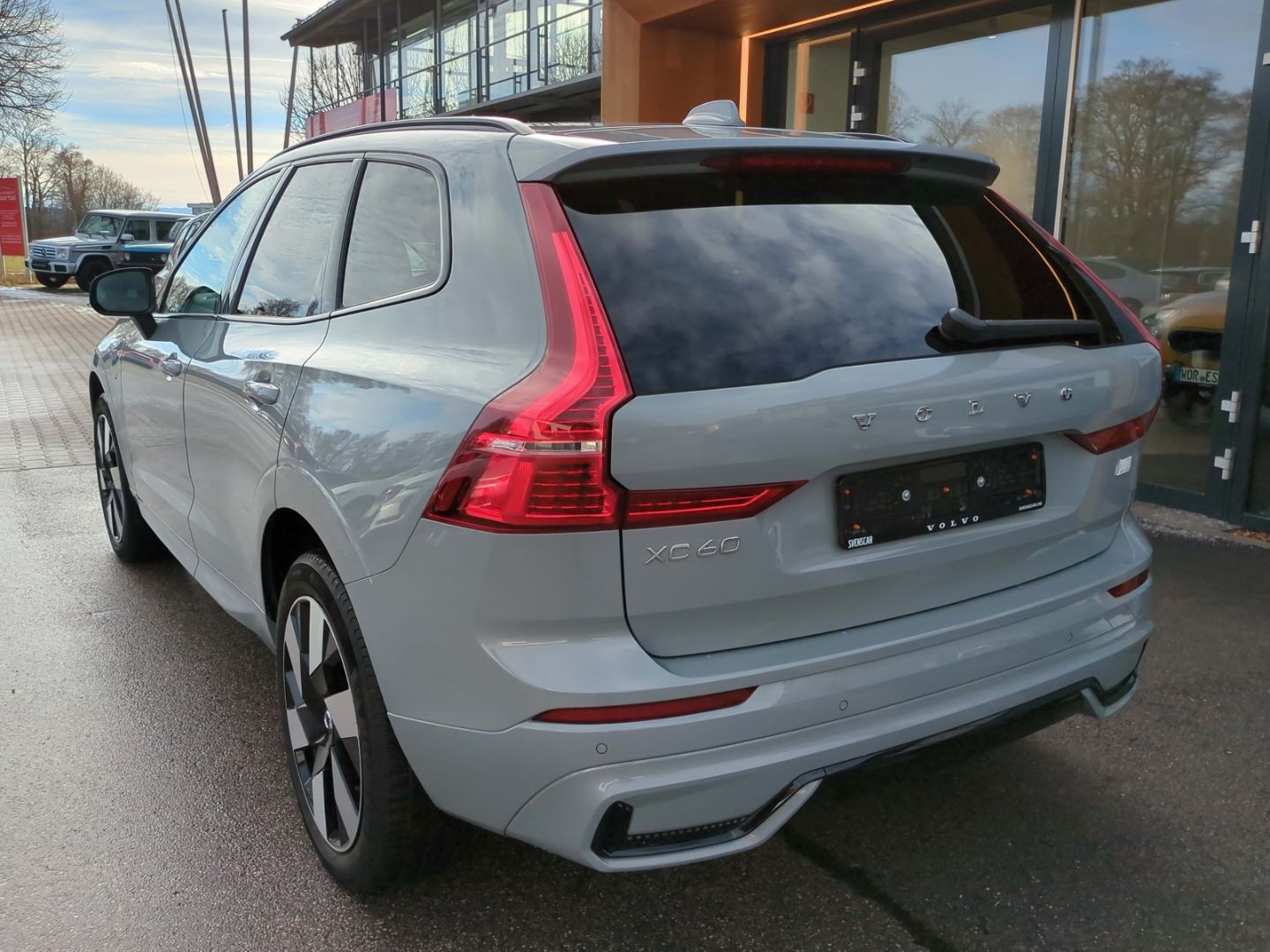 Volvo XC60 Plus Dark Recharge Plug-In Hybrid AWD T8 Tw