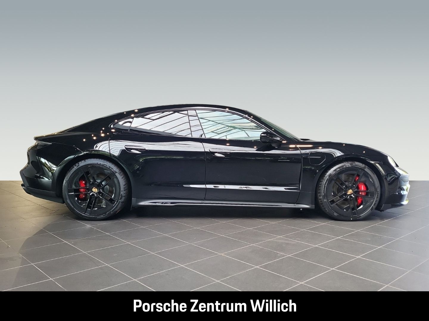 Porsche Taycan GTS HA-Lenkung Active-Ride Head-Up