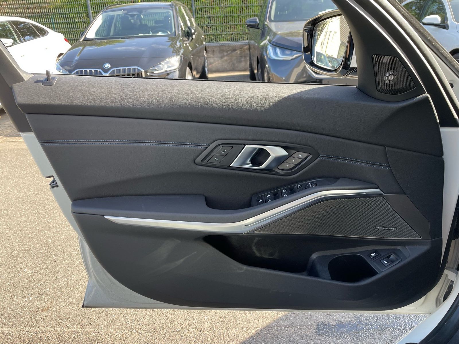 BMW 330e xDrive Tour M Sport || AHK Pano ACC 360 H&K