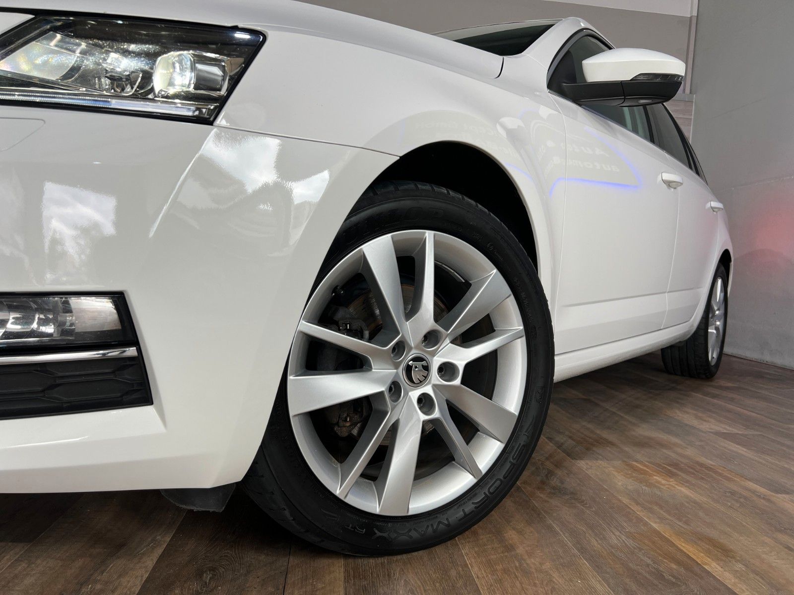 Skoda Octavia Combi Premium Edition - Samsaru's Car Outlet