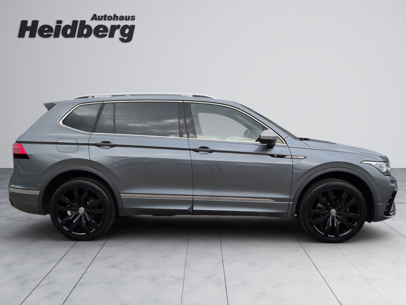 Volkswagen Tiguan Allspace R-LINE AHK-schw LEDER 20" 360°