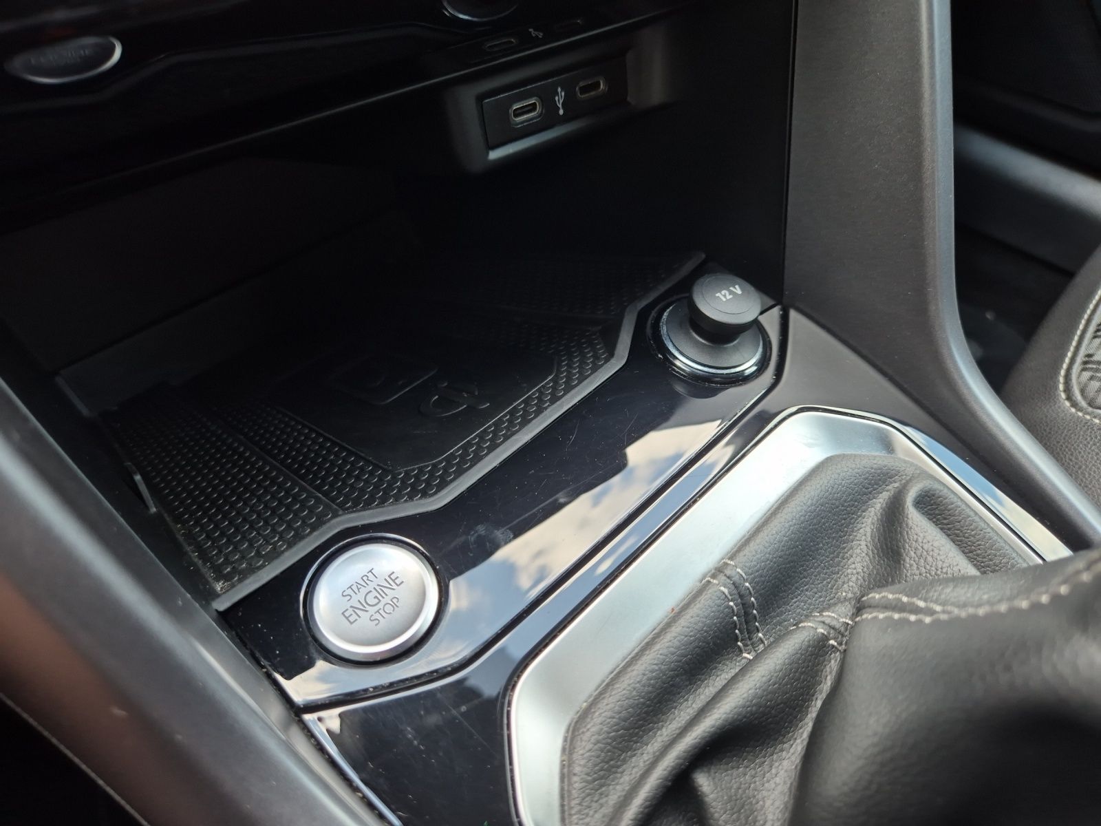 Volkswagen T-Roc TSI R-Line - Samsaru's Car Outlet