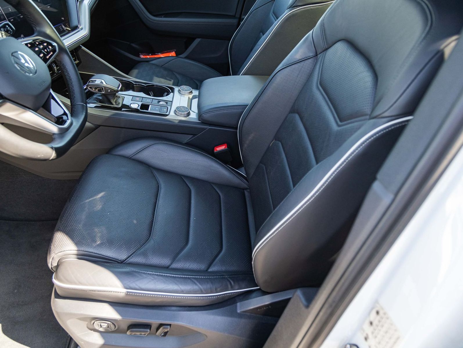 Volkswagen Touareg 3.0 TDI Elegance - Samsaru's Car Outlet